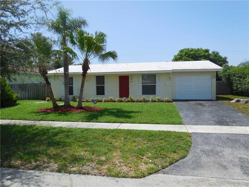 2630 Northeast 52nd Court Lighthouse Point, FL 33064 - Photo 2 of 17 Exterior Front