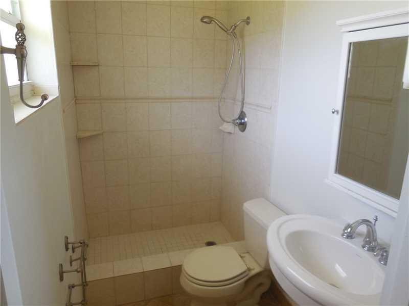 2630 Northeast 52nd Court Lighthouse Point, FL 33064 - Photo 8 of 17 Bathroom Master