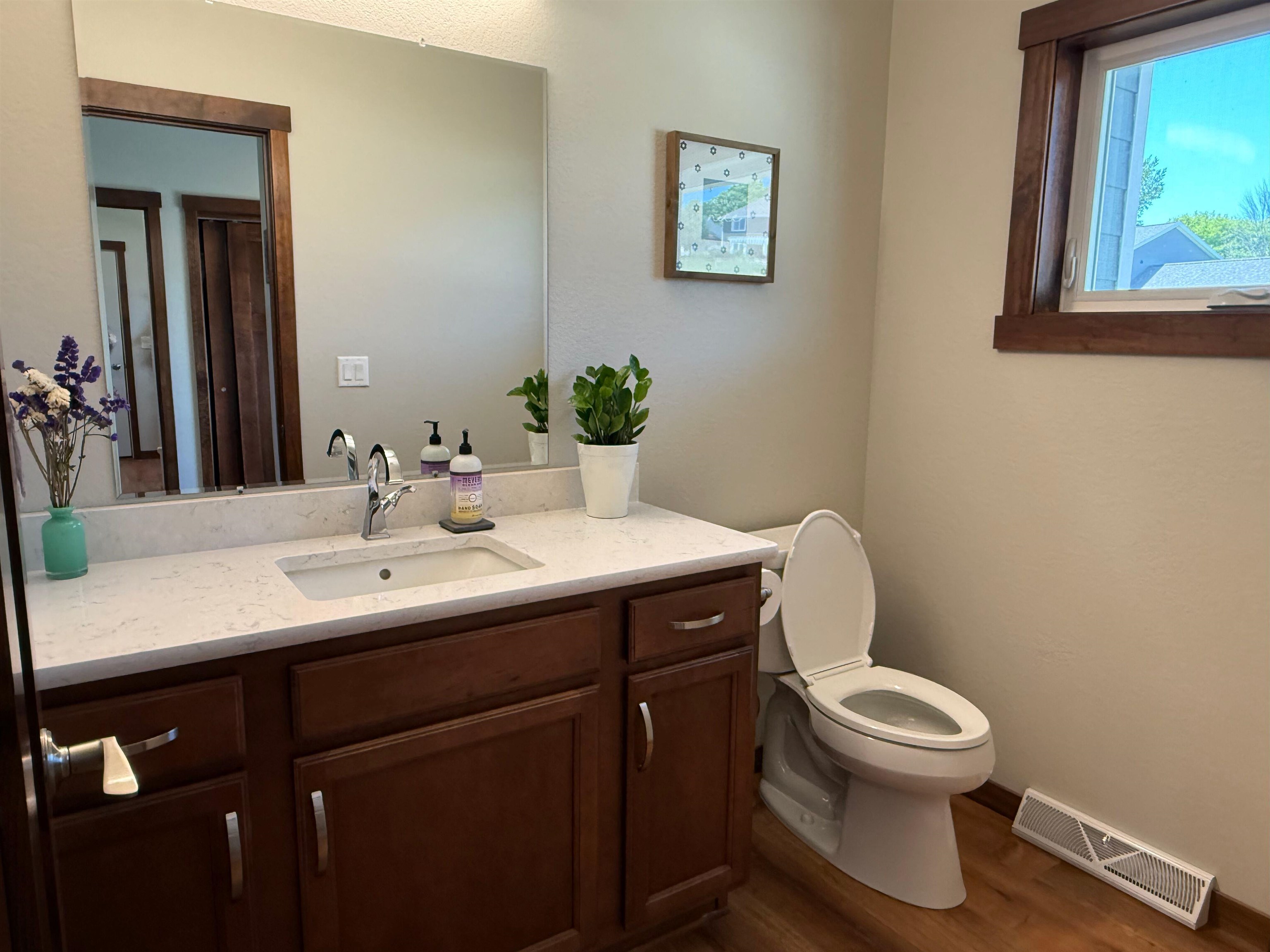 711 Meadow Ridge Lane Plymouth, WI 53073 - Photo 8 of 25