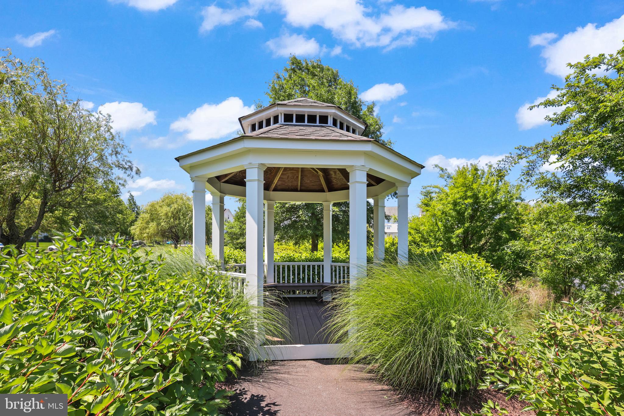 6806 Witton Circle Gainesville, VA 20155 - Photo 43 of 47 a front view of a house with garden