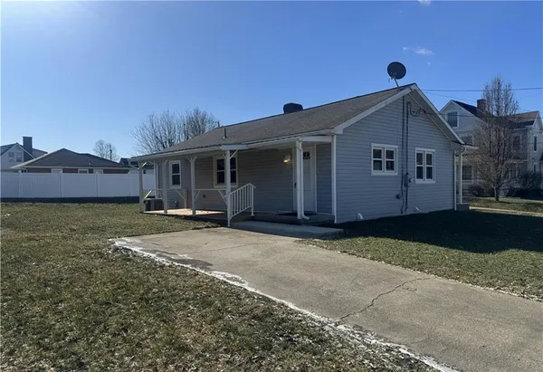 a view of a house with a yard