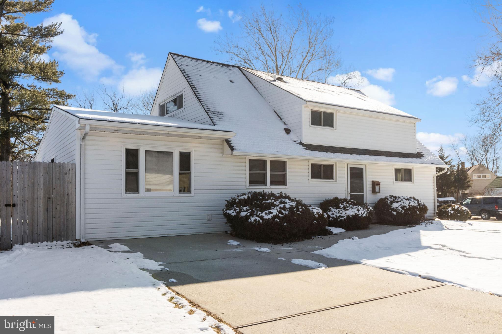 85 Ice Pond Road Levittown, PA 19057 - Photo 1 of 23 Gallery Image 1