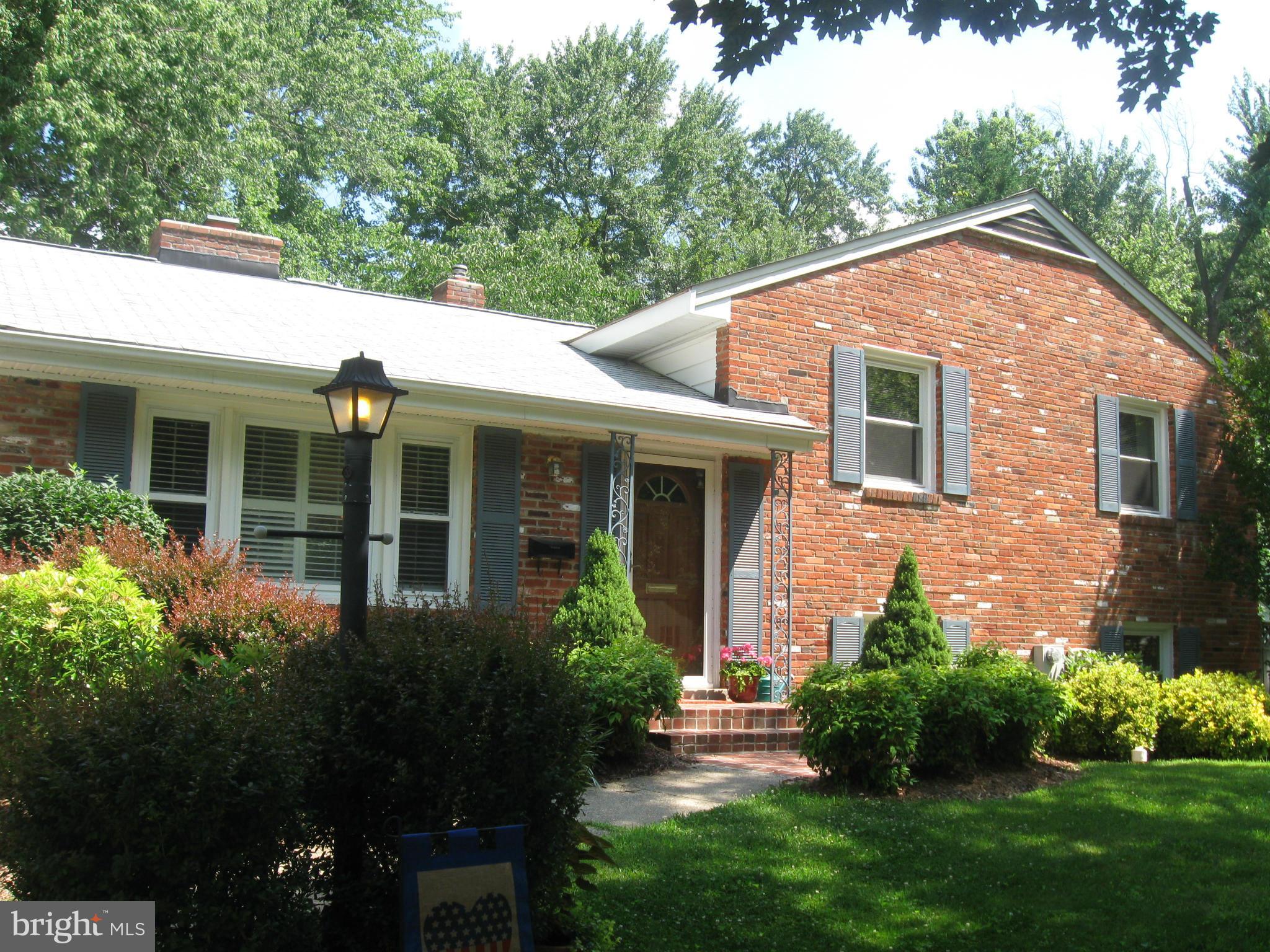 7912 Greeley Boulevard Springfield, VA 22152 - Photo 2 of 29 Exterior (Front)