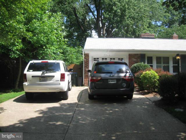 7912 Greeley Boulevard Springfield, VA 22152 - Photo 12 of 29 Exterior (Front)