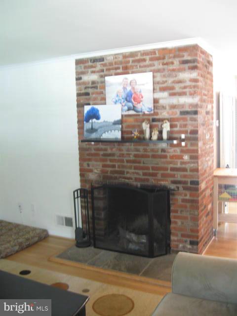 7912 Greeley Boulevard Springfield, VA 22152 - Photo 17 of 29 Living Room