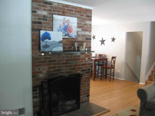 7912 Greeley Boulevard Springfield, VA 22152 - Photo 18 of 29 Living Room