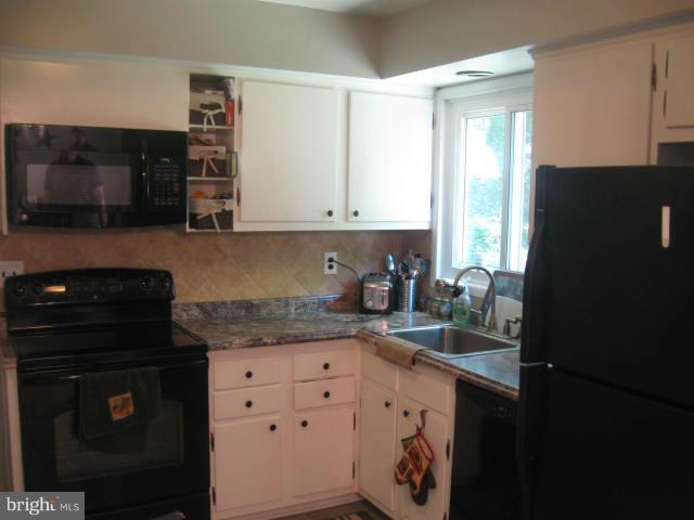 7912 Greeley Boulevard Springfield, VA 22152 - Photo 20 of 29 Kitchen