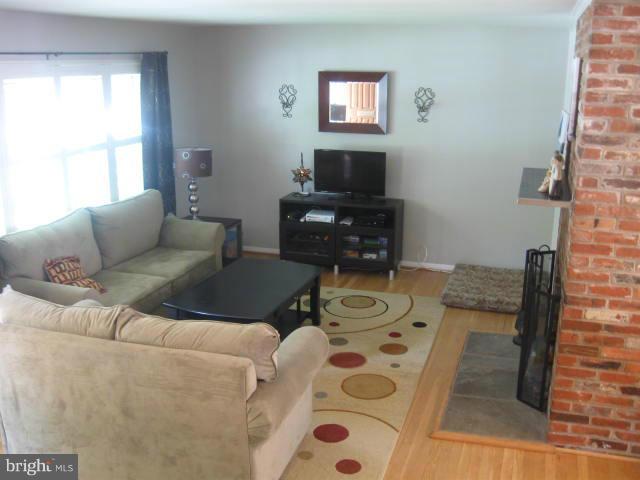7912 Greeley Boulevard Springfield, VA 22152 - Photo 22 of 29 Living Room