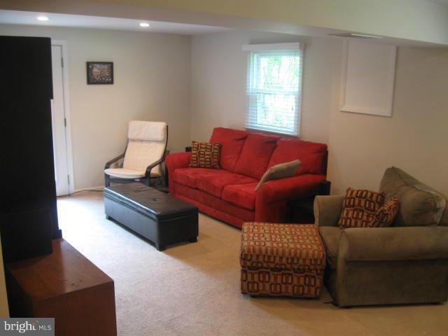 7912 Greeley Boulevard Springfield, VA 22152 - Photo 25 of 29 Family Room