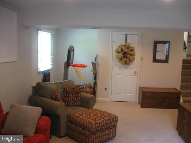 7912 Greeley Boulevard Springfield, VA 22152 - Photo 26 of 29 Family Room