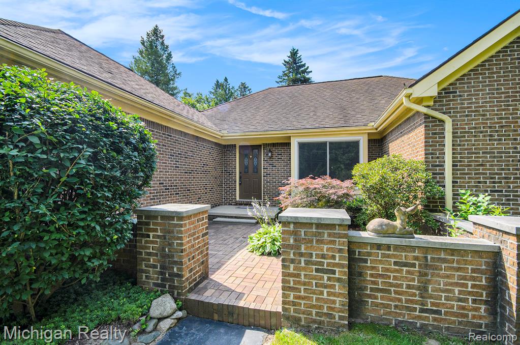 3531 East Commerce Road Commerce Township, MI 48382 - Photo 5 of 30