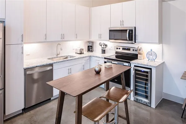 $1,299 | 3383 Cedarplaza Lane, Unit 305, Dallas, TX 75235