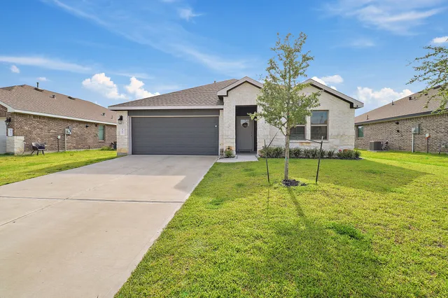 $2,300 | 127 Walnut Hl Court, Anahuac, TX 77514