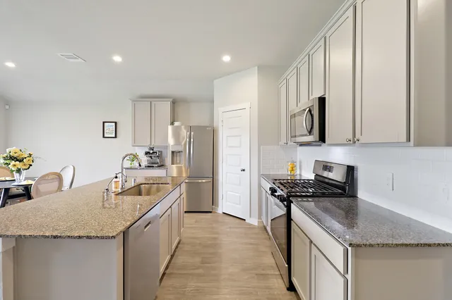 $2,300 | 127 Walnut Hl Court, Anahuac, TX 77514