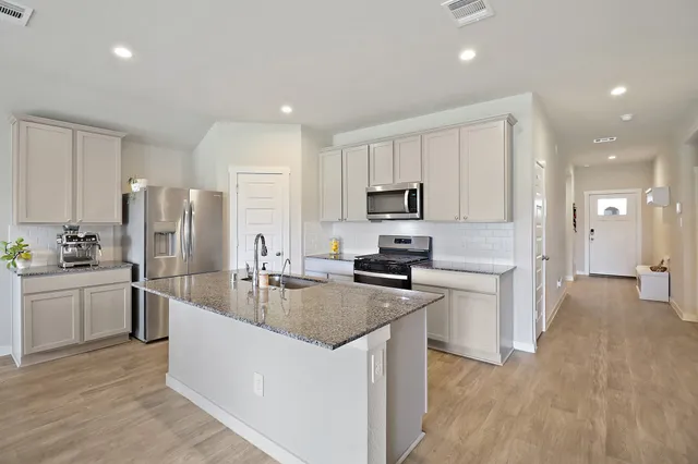 $2,300 | 127 Walnut Hl Court, Anahuac, TX 77514