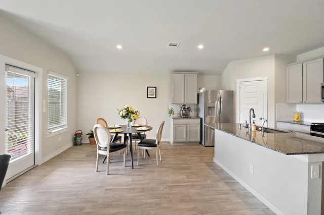 $2,300 | 127 Walnut Hl Court, Anahuac, TX 77514