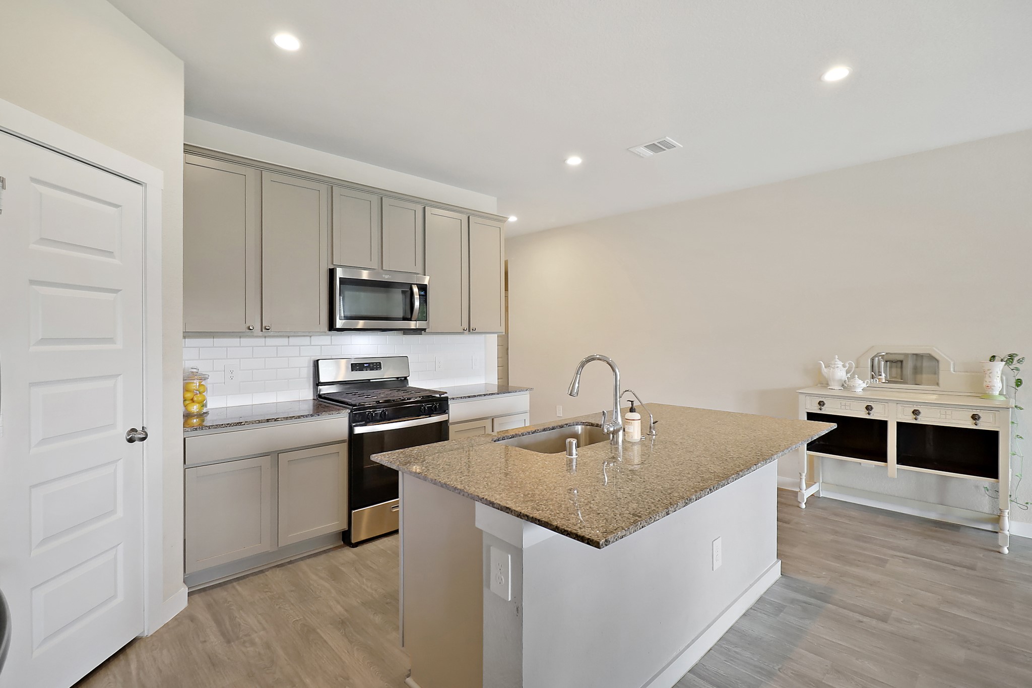 127 Walnut Hl Court Anahuac, TX 77514 - Photo 16 of 28