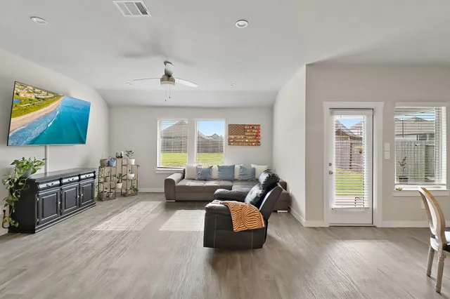 $2,300 | 127 Walnut Hl Court, Anahuac, TX 77514