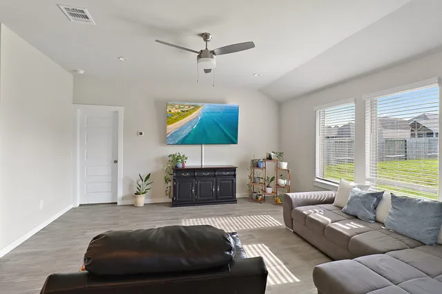 $2,300 | 127 Walnut Hl Court, Anahuac, TX 77514