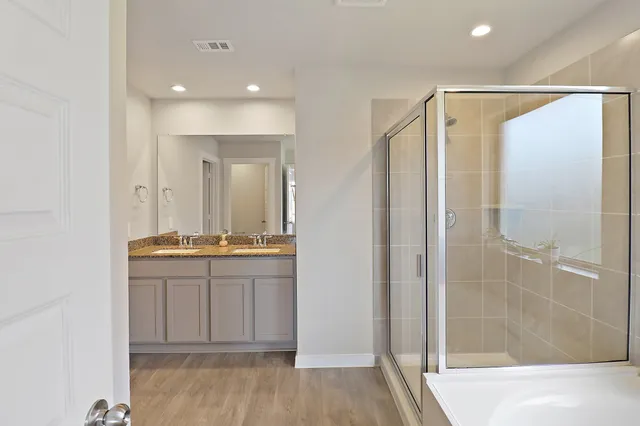 $2,300 | 127 Walnut Hl Court, Anahuac, TX 77514