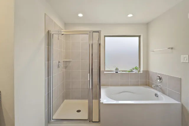 $2,300 | 127 Walnut Hl Court, Anahuac, TX 77514