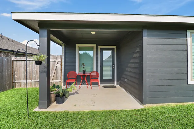 $2,300 | 127 Walnut Hl Court, Anahuac, TX 77514