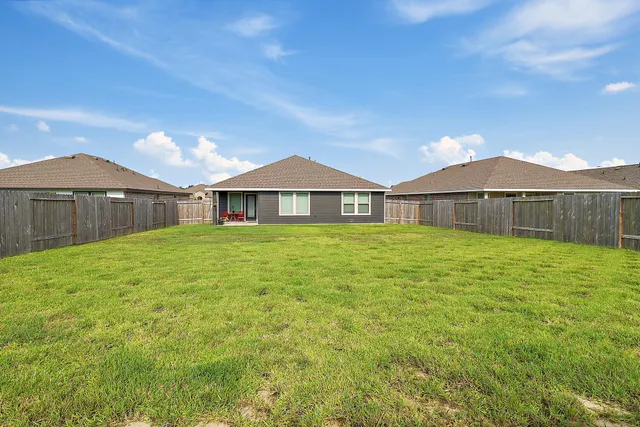 $2,300 | 127 Walnut Hl Court, Anahuac, TX 77514