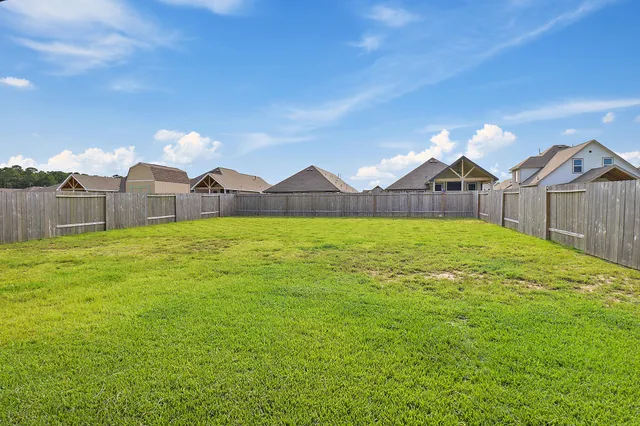 $2,300 | 127 Walnut Hl Court, Anahuac, TX 77514