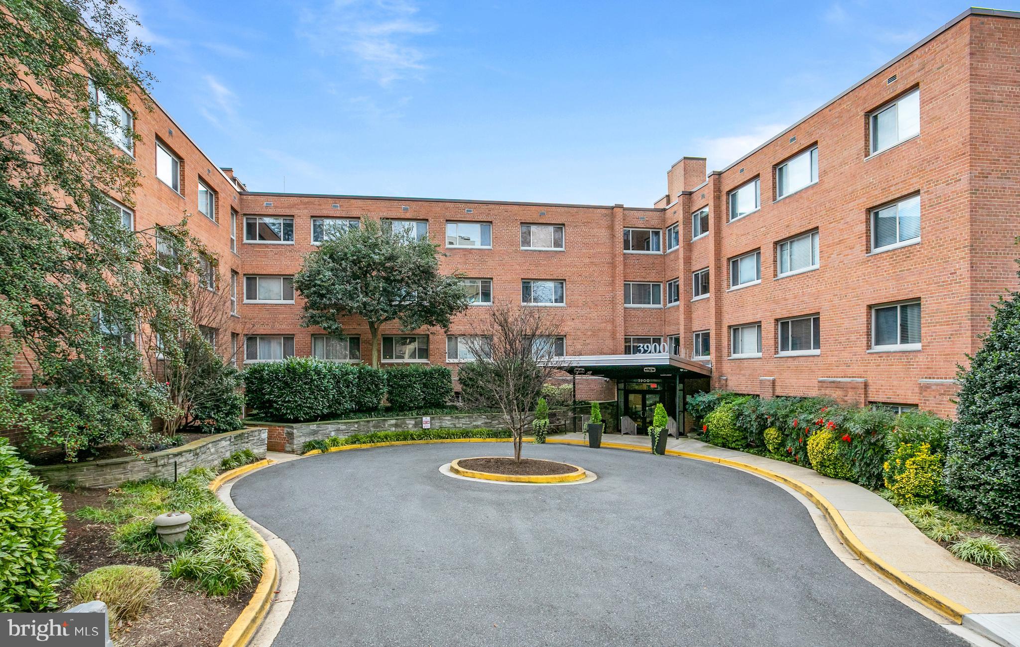 3900 Tunlaw Road Northwest, Unit 218 Washington, DC 20007 - Photo 1 of 14 3900 Tunlaw Road