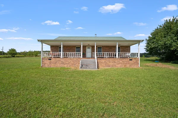 a view of a house with a backyard