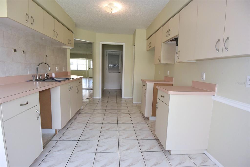9027 Warwick Lane New Port Richey, FL 34655 - Photo 20 of 36