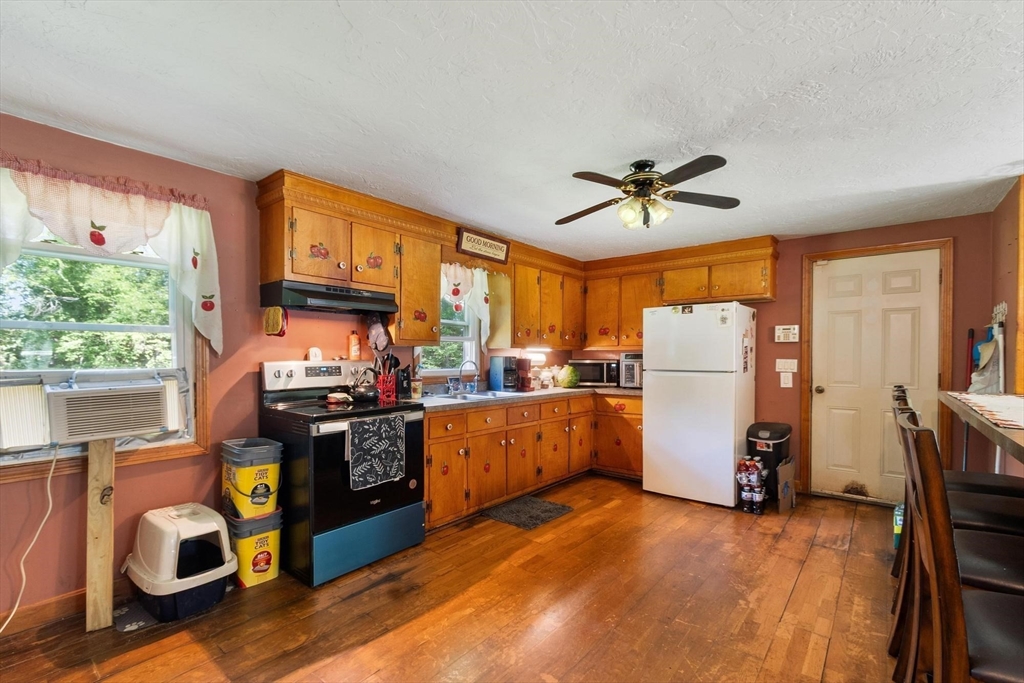 58 McIntyre Road Oxford, MA 01537 - Photo 3 of 14 Gallery Image 3