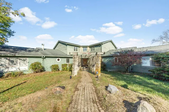 $675,000 | 6118 Highway 48, Lawrenceburg, IN 47025