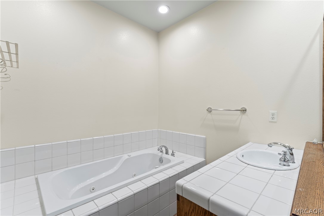 27487 North Bay Road Lake Arrowhead, CA 92352 - Photo 27 of 35 with jetted tub & 2 sinks