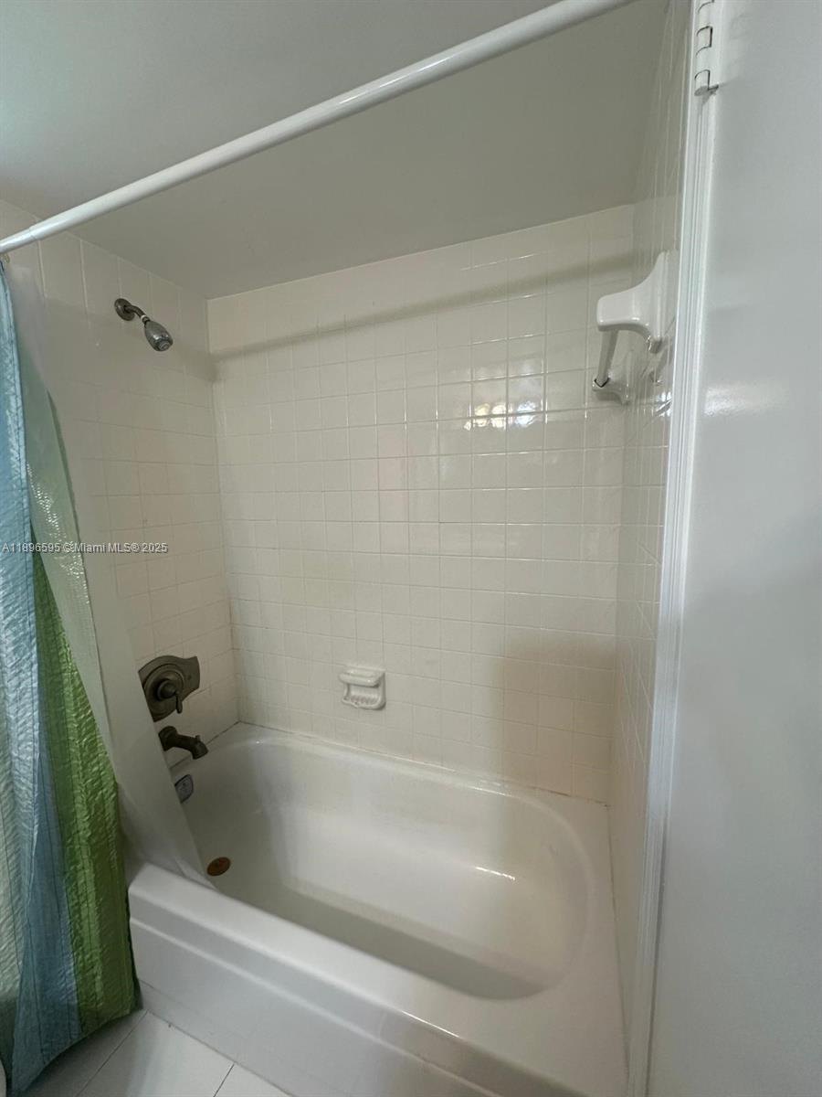 9848 Marina Boulevard, Unit 811 Boca Raton, FL 33428 - Photo 66 of 87 a bathroom with a bathtub