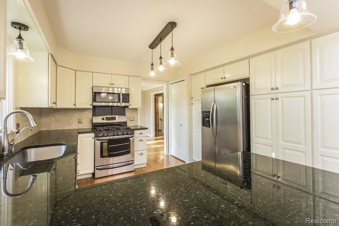 8334 Ranch Estates Road Clarkston, MI 48348 - Photo 12 of 99 AB6A0341.jpg