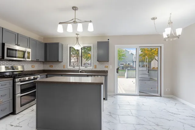 $449,000 | 427 Bradford Place, Bolingbrook, IL 60490