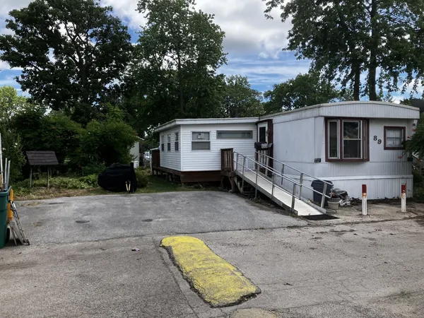 a view of a house with backyard