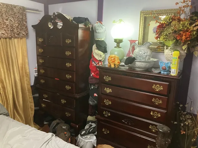 a bathroom with a sink vanity and a mirror