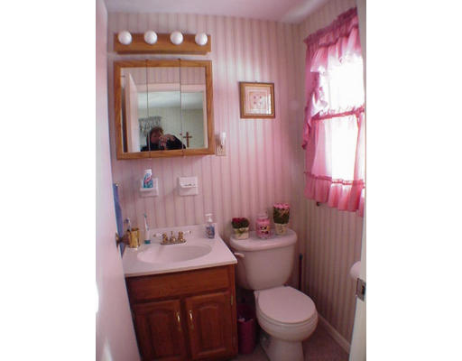 63 Clarence Road Bellingham, MA 02019 - Photo 5 of 5 Gallery Image 5