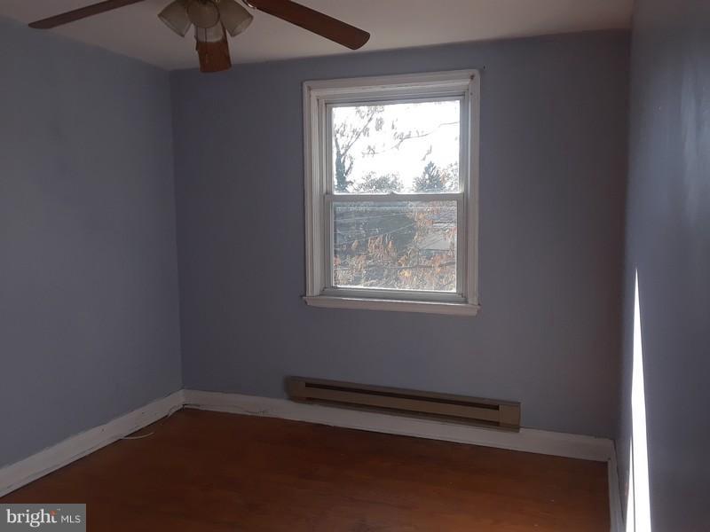 726 Braeside Road Baltimore, MD 21229 - Photo 10 of 15 an empty room with a window