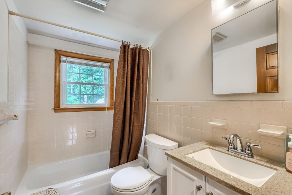 85 Queens Brook Road Pembroke, MA 02359 - Photo 17 of 31 Gallery Image 17