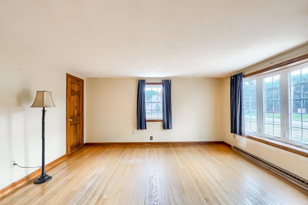 85 Queens Brook Road Pembroke, MA 02359 - Photo 4 of 31 Gallery Image 4