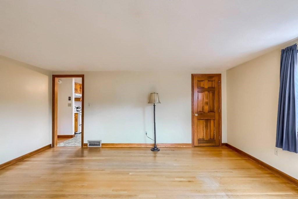 85 Queens Brook Road Pembroke, MA 02359 - Photo 5 of 31 Gallery Image 5