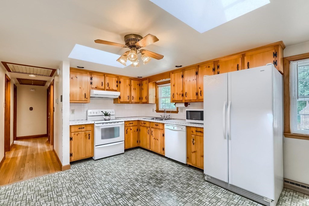 85 Queens Brook Road Pembroke, MA 02359 - Photo 7 of 31 Gallery Image 7