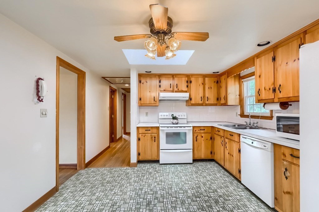 85 Queens Brook Road Pembroke, MA 02359 - Photo 8 of 31 Gallery Image 8