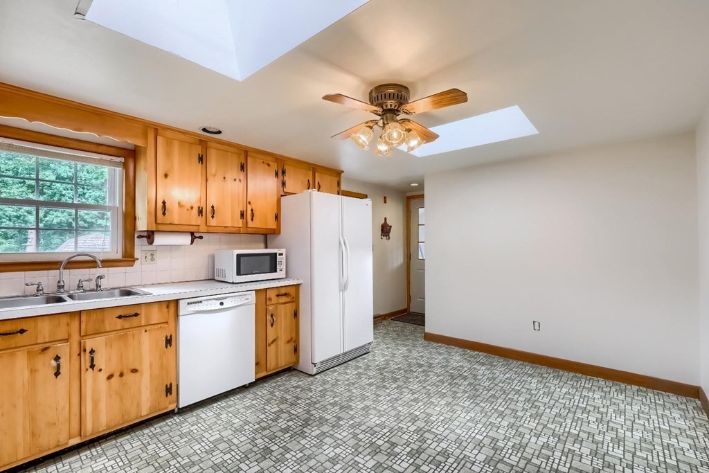 85 Queens Brook Road Pembroke, MA 02359 - Photo 10 of 31 Gallery Image 10