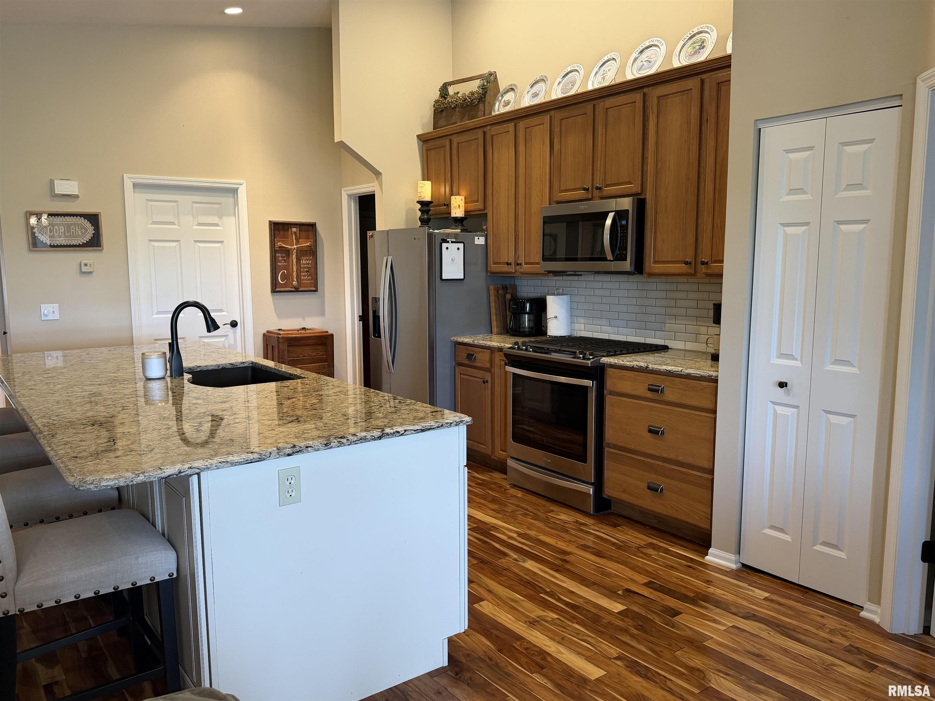1064 Willow Road Macomb, IL 61455 - Photo 9 of 35