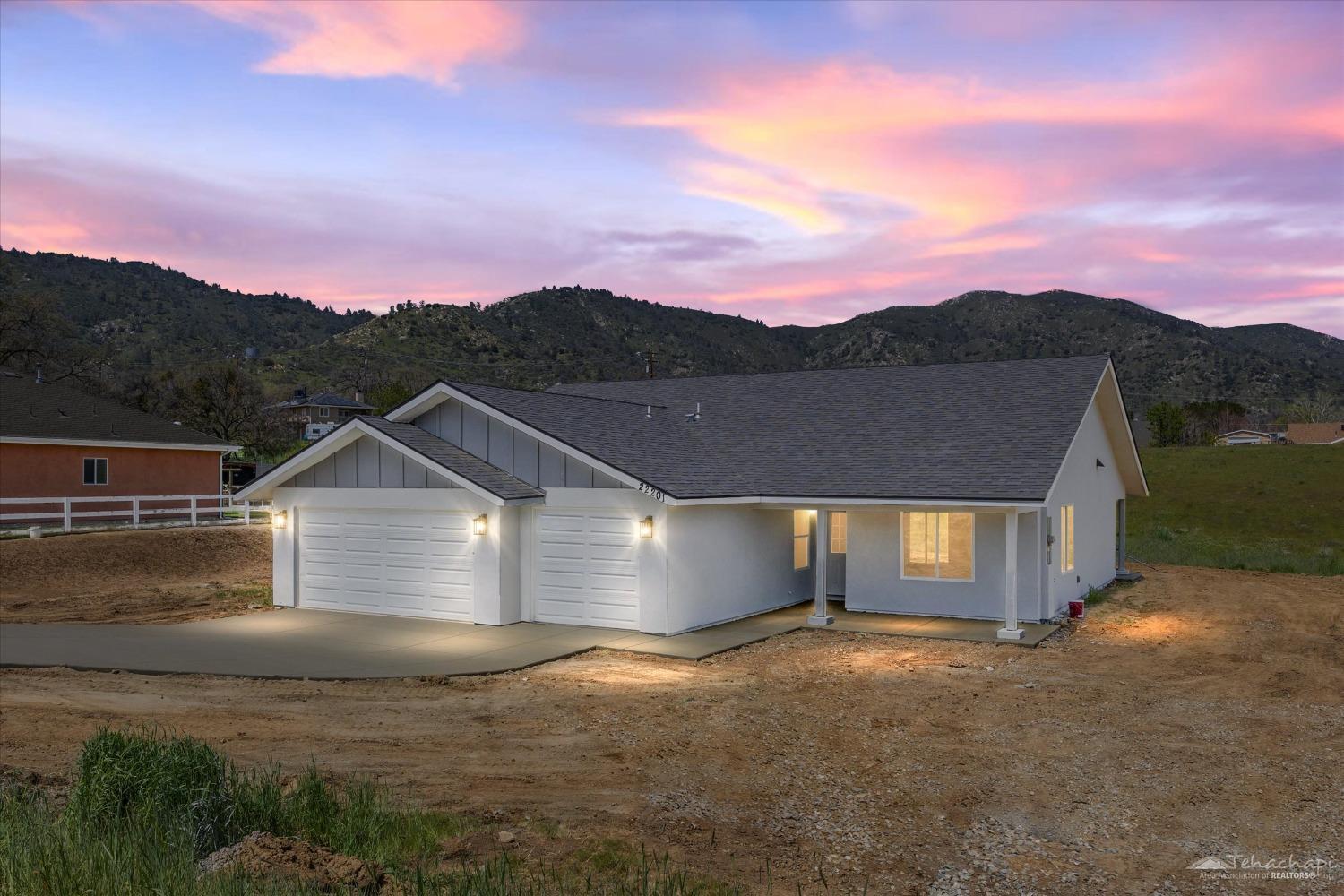 22201 Mariposa Road Tehachapi, CA 93561 - Photo 1 of 18 Gallery Image 1