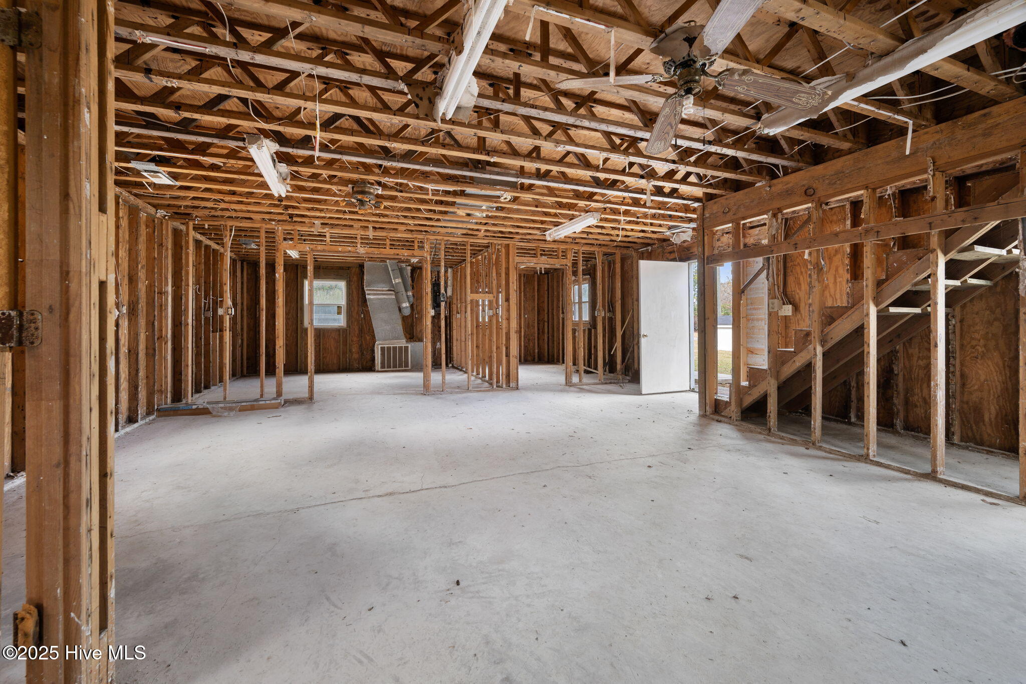 302 Thankful Road Rocky Point, NC 28457 - Photo 33 of 36 Outbuilding first floor